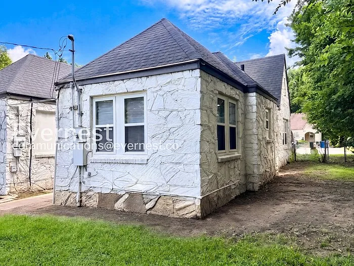 613 E Xyler St — Photo 13