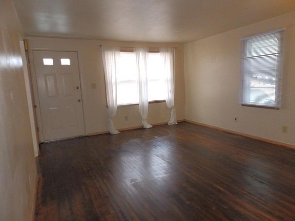 3rd image of 2207 Earl Ave