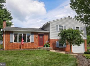 15 Pinewood Ave, Ephrata, PA 17522