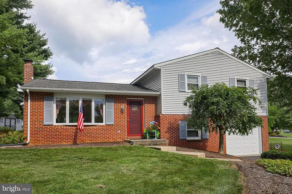 15 Pinewood Ave photo 1