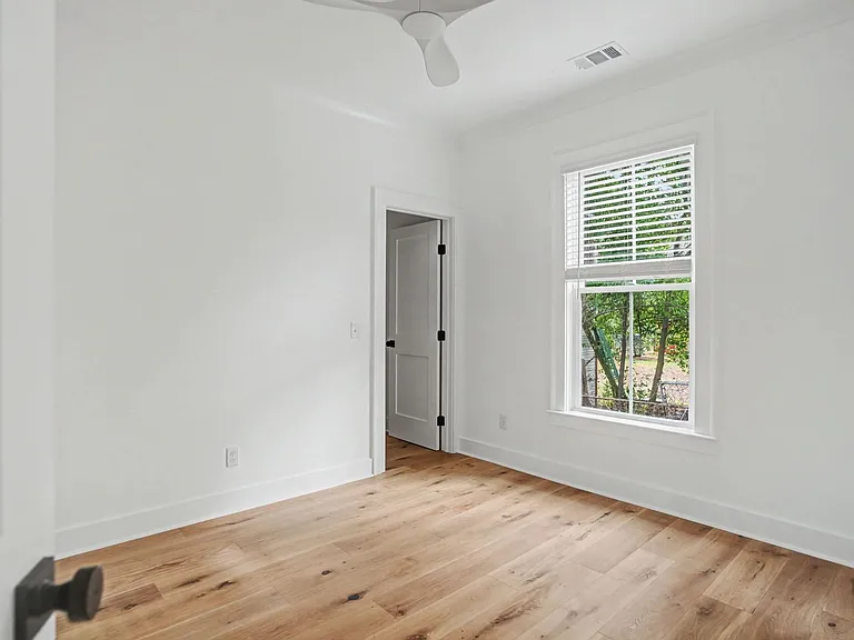 1534 E 53rd St #A — Photo 27