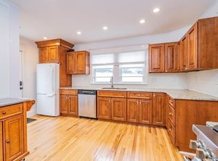 15 Liberty St, Holyoke, MA 01040