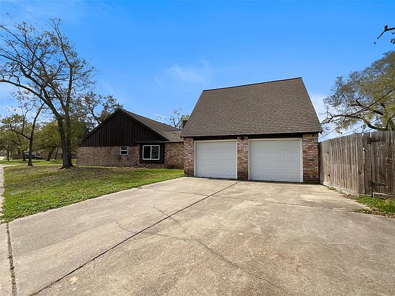 4th image of 443 Bayou View Dr
