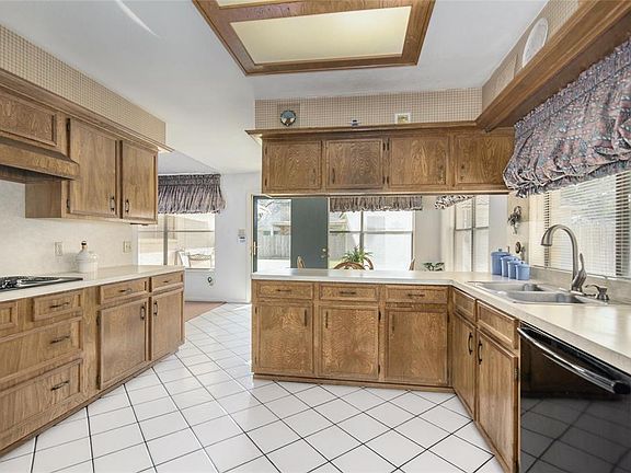 5th image of 2338 Brookdale Dr
