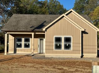 58 Palm Beach Ave, Rossville, GA 30741