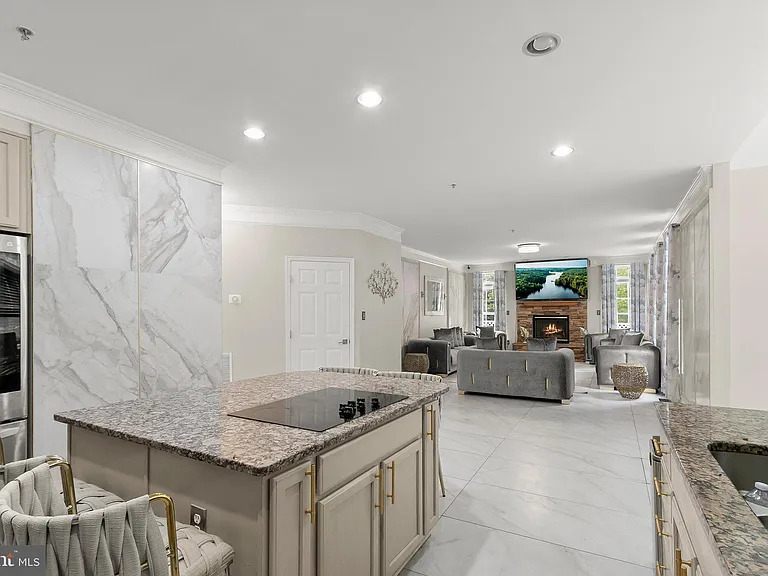 7202 Exbury Ct — Photo 14