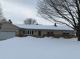 1125 Simon Dr, Brookfield, WI 53005