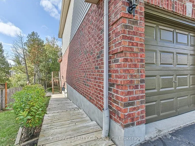 513 Blackwater Pl — Photo 2