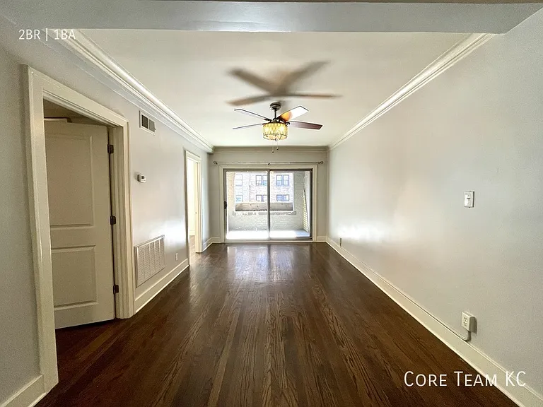 710 W 48th St #101 — Photo 3