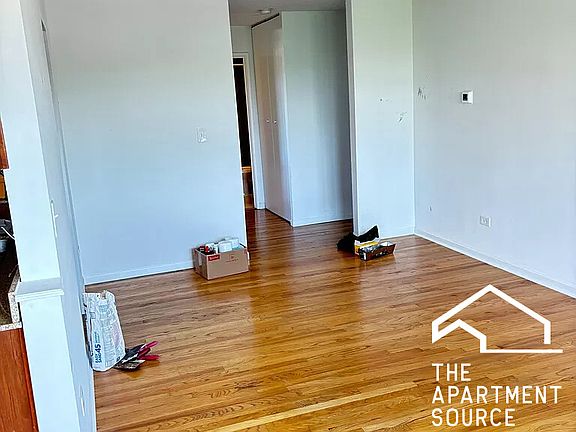 4th image of 7522 N Greenview Ave APT 505