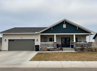 3131 Park View Dr, Garden City, KS 67846