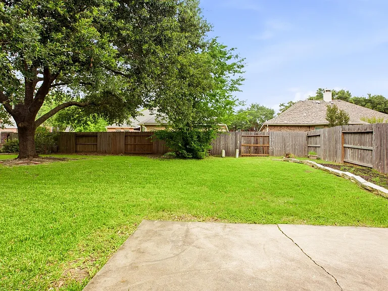 1322 Kirby Lake Ct — Photo 42