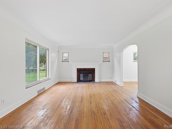 3rd image of 14167 Longacre St