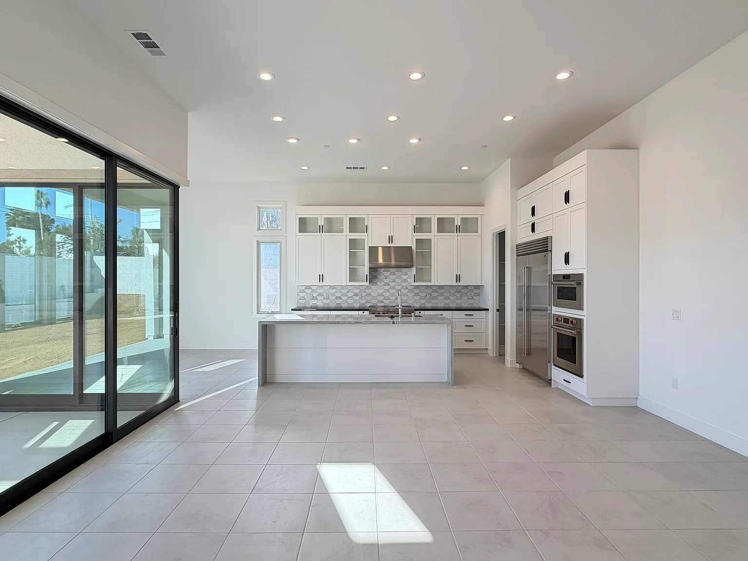 3 bed, 3.5 bath, 1899 sqft, $9,600 — Photo 4