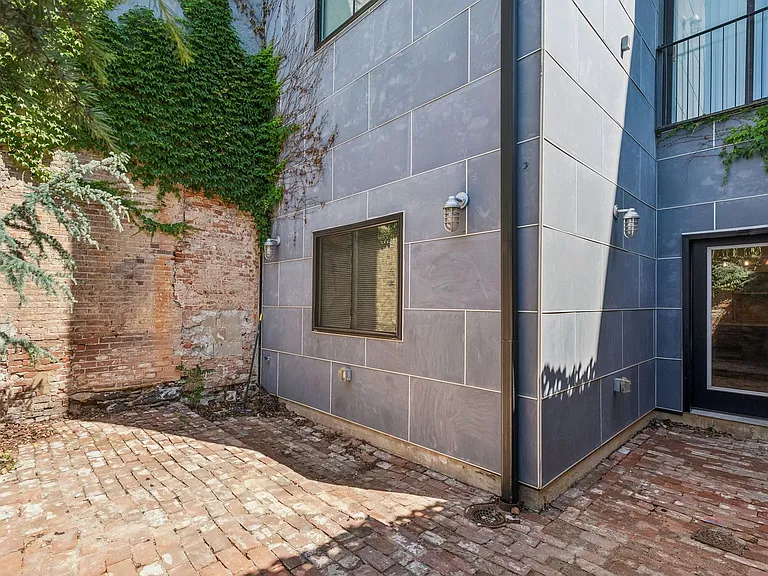 2028 E Fletcher St — Photo 33