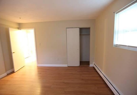 5th image of 135 Willard St #0