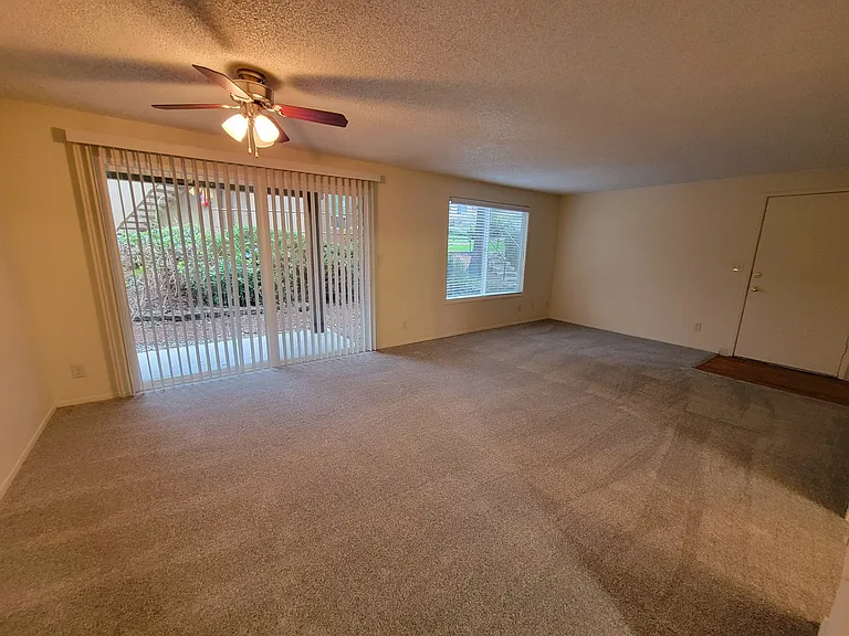 Knoll West Apartments — Photo 34