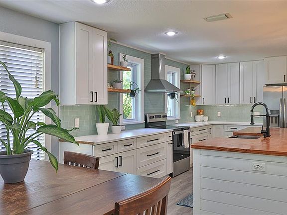 3rd image of 2766 Date Palm Dr