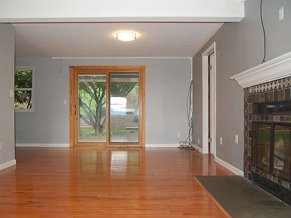 Family Room > Back Yard