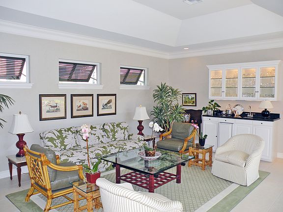 4th image of 726 Grove Pl