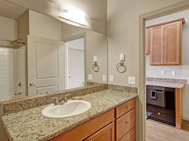 Riverside 9 — Photo 15