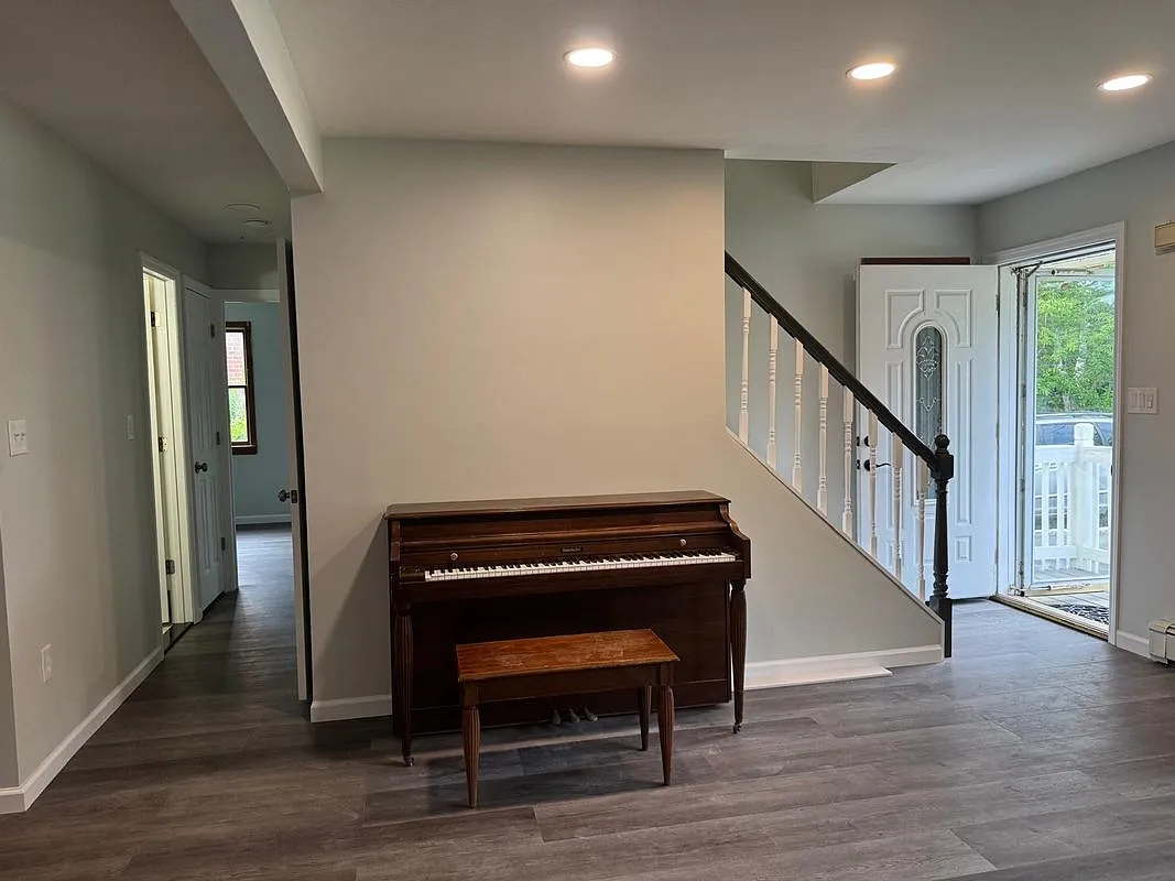 4 bed, 2.0 bath, 1836 sqft, $4,200 — Photo 3