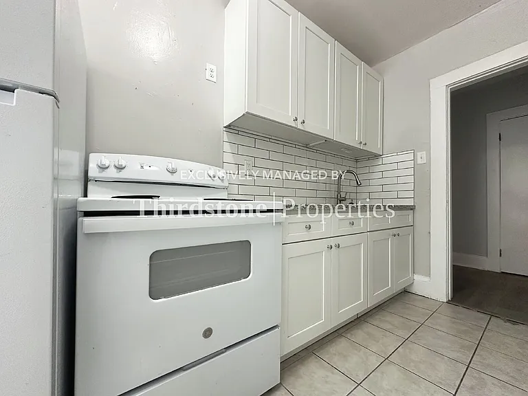 82 W 32nd St #7 — Photo 4