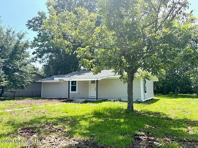 3 bed, 1.0 bath, 1280 sqft, $1,400 — Photo 2