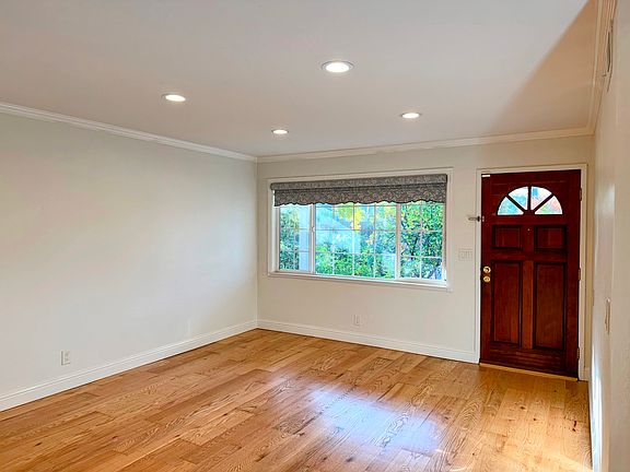 2nd image of 1204 Arlington Ln