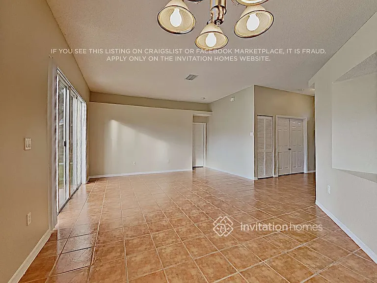 10698 SW 20th Ct — Photo 5