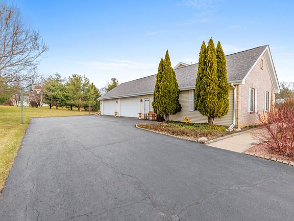 3rd image of 11832 Hunterston Dr
