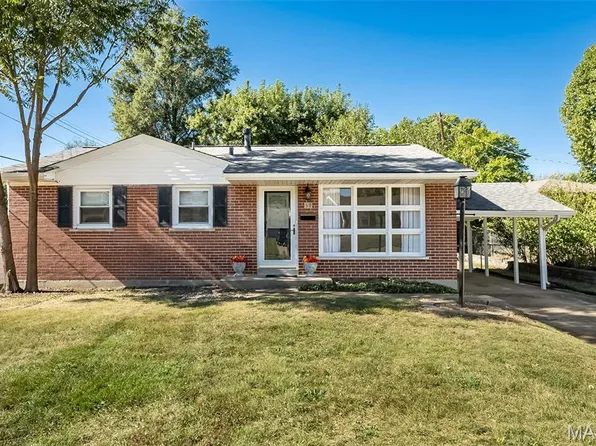 57 Saint Francis Ln, Saint Charles, MO 63301