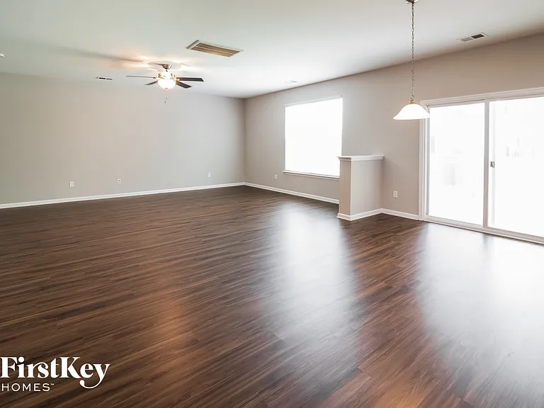 420 Gianna Ln — Photo 5