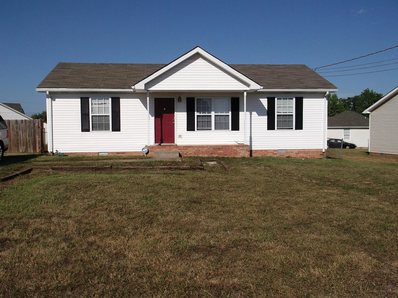 3 bed, 1064 sqft, $1,300 — Photo 1