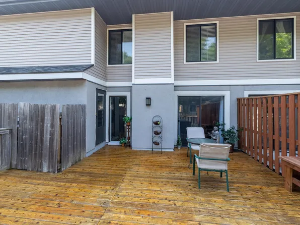 1210 Trailwood N, Hopkins, MN 55343