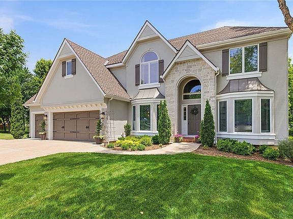 3rd image of 2400 SW Wintercreek Ct