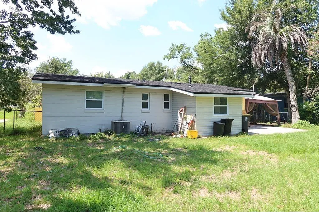3 bed, 1.5 bath, 1040 sqft, $1,750 — Photo 2