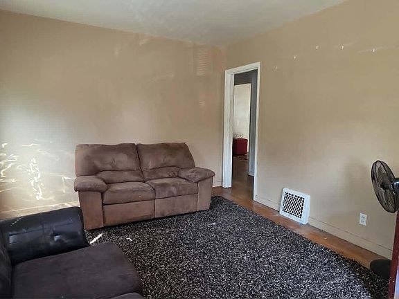 5th image of 122 W 5th St