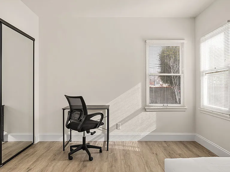 1738 S Kelton Ave — Photo 32
