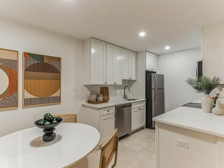 Innovo Living Hyde Park — Photo 83