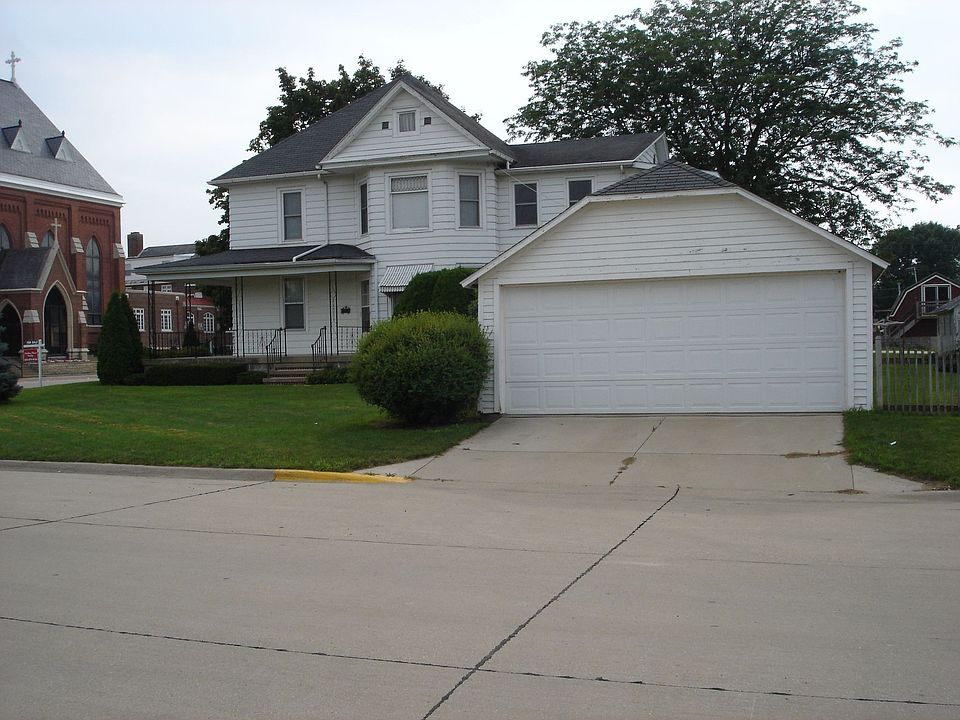 2nd image of 206 1st Ave W