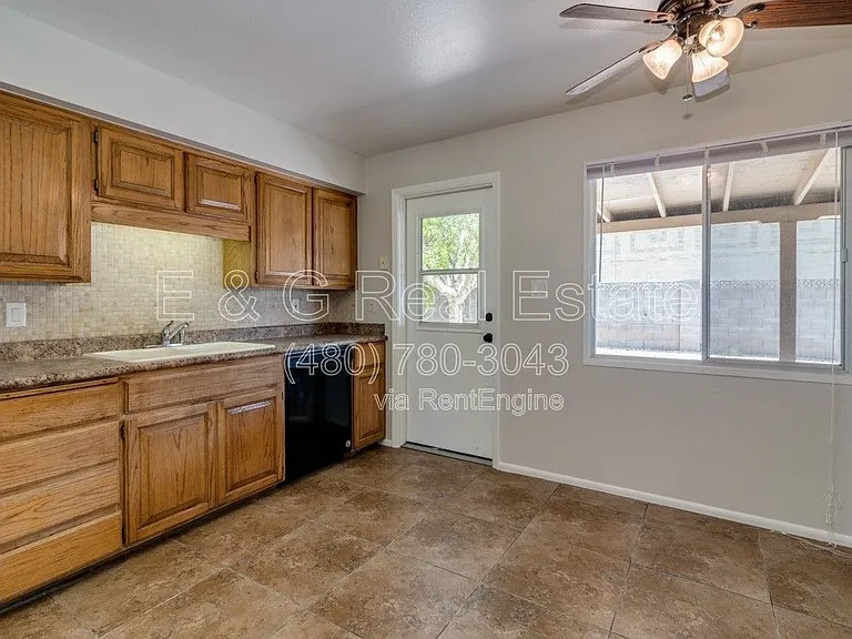137 E Riviera Dr — Photo 12