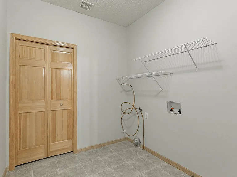 1760 Wyndam Dr — Photo 25