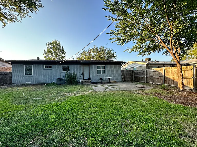 10825 Sharondale Ln — Photo 12