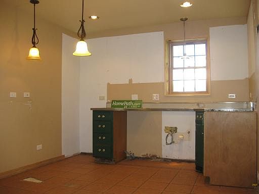 3rd image of 2647 Leona St