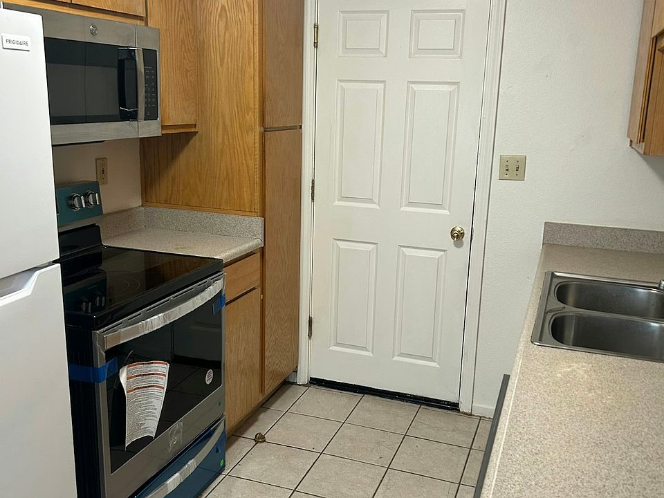 2nd image of 1023 Elizabeth Ln