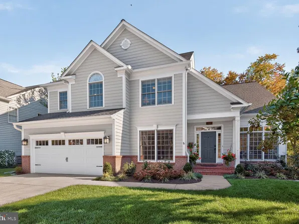 5850 26th St N, Arlington, VA 22207
