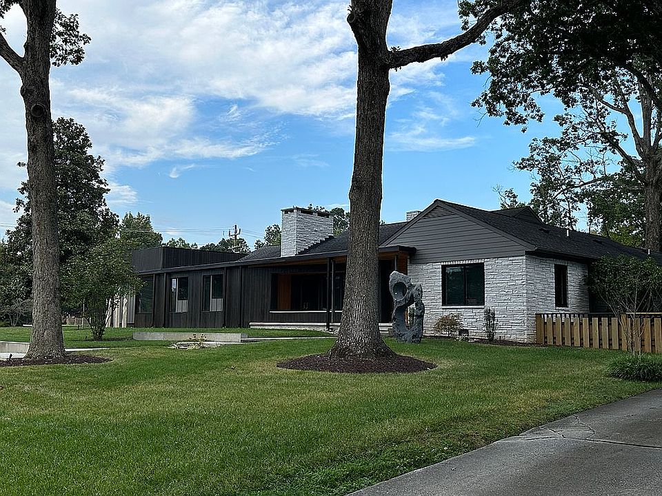 406 Ridgeway Drive Front