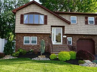 30 Wesley Pl, Sewaren, NJ 07077