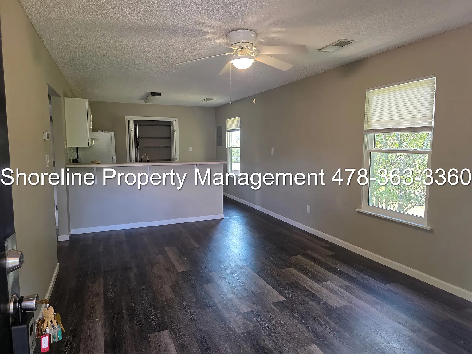 221 N Irwin St — Photo 2
